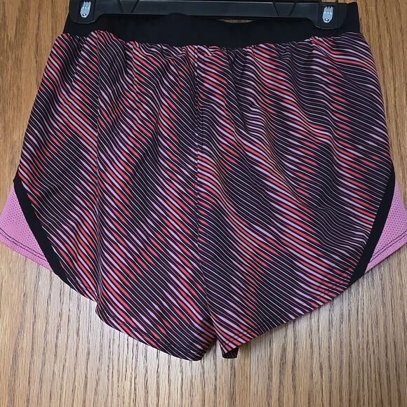 Under Armour Black Red Pink Athletic Shorts Small Womens Stripe Pattern Heatgear - Picture 7 of 13